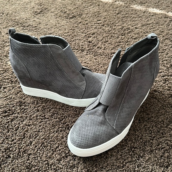 Mia grey wedge booties EUC 8.5 - Picture 1 of 5